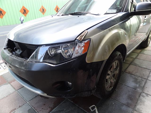 汽車鈑金烤漆維修前