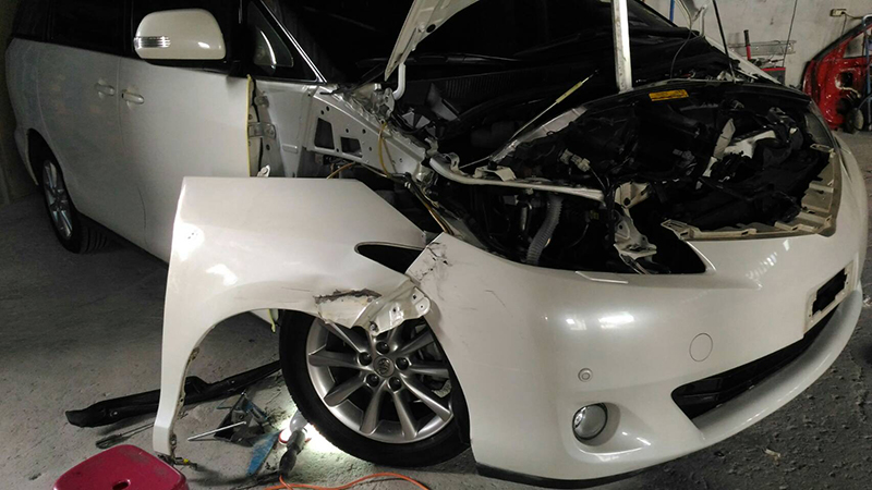 汽車鈑金烤漆維修前